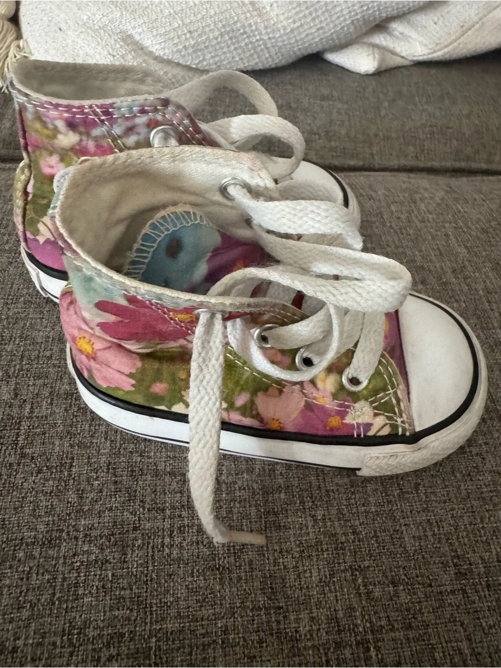 Toddler floral limited converse